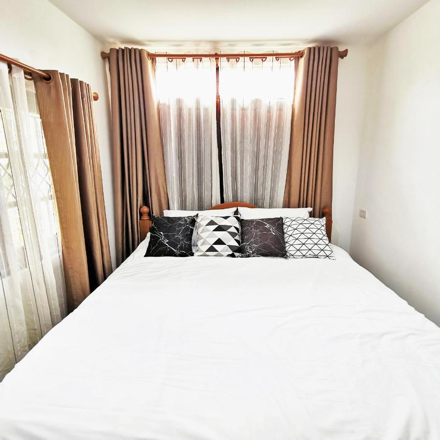ห้องเตียงใหญ่หรือเตียงแฝดพร้อมห้องน้ำที่ใช้ร่วมกัน